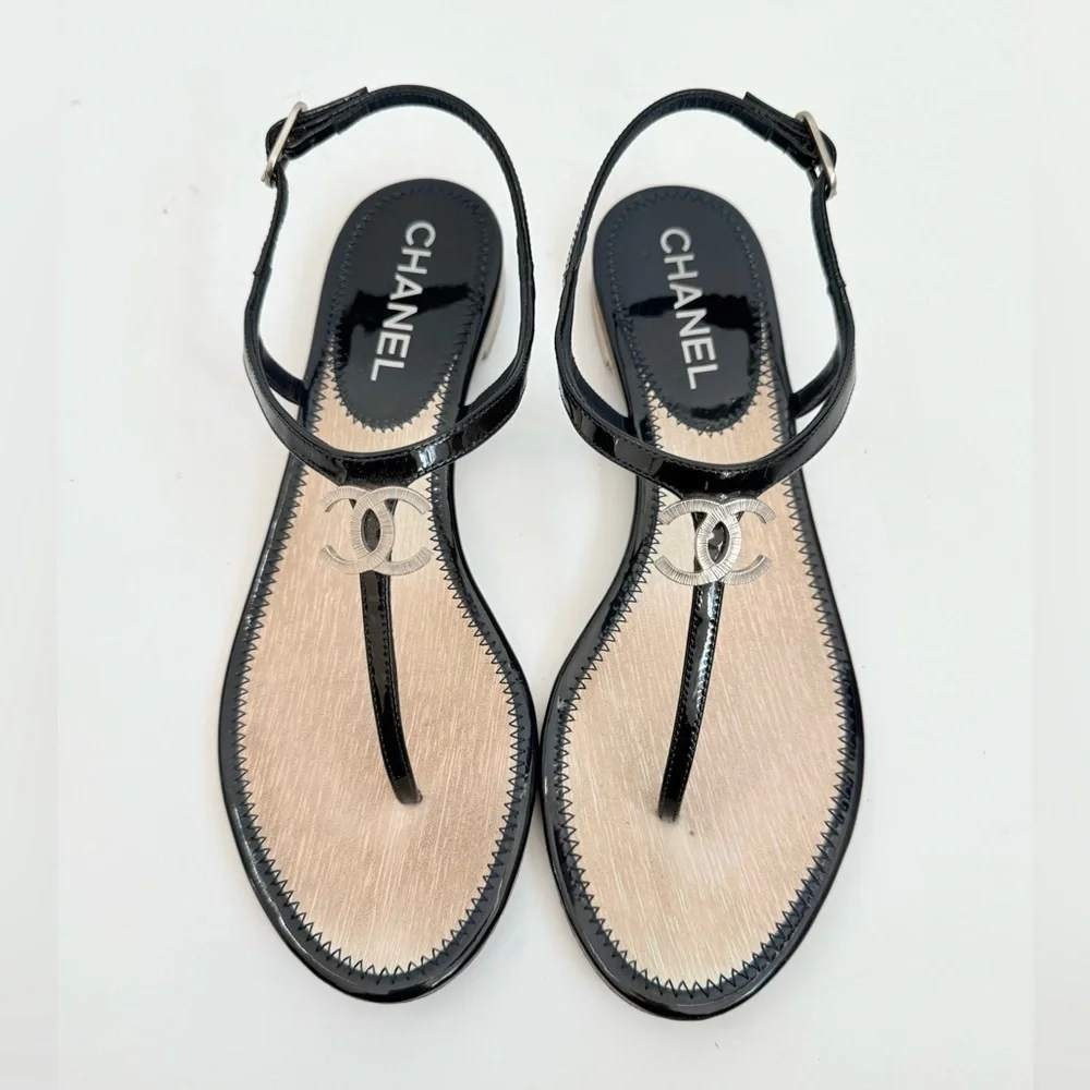 CHANEL Black Patent Leather CC Logo Thong flat Sandal 2013C EU 36 US 6